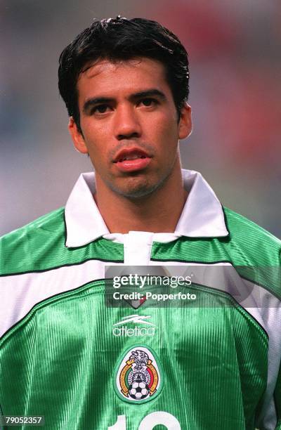 Football, FIFA Confederations Cup, 1st June 2001, Ulsan, Korea, Korea Republic 2 v Mexico 1, Mexico's Pavel Pardo