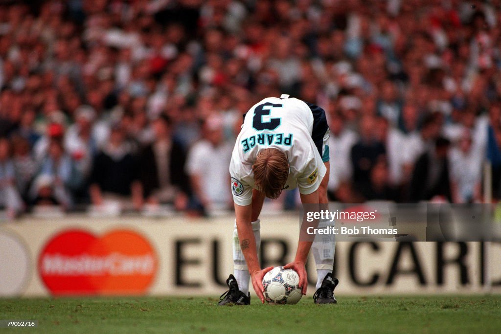 Sport, Football, European Championships, 22nd. June 1996. ( WEMBLEY). England beat Spain, 4-2 0n penalties. (AET). Stuart Pearce places the ball on the penalty spot.