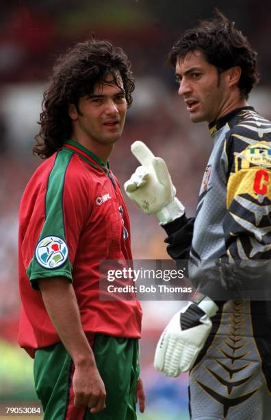 Sport, Football, European Championship, 19th,June Croatia 0 v Portugal 3, Portugal's Vitor Baia and Fernando Couto chat during the game