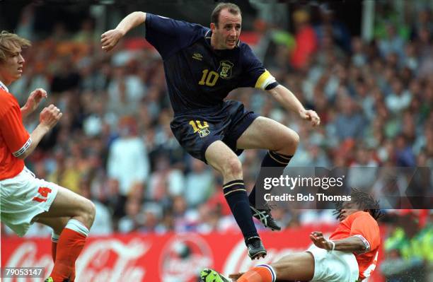 Sport, Football, European Championships, 10th, June 1996, , Holland 0 v Scotland 0, Holland's Edgar Davids slides in on Scotland Captain, Gary...
