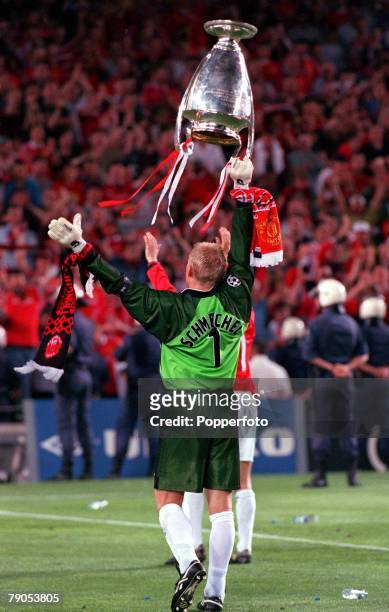 26th MAY 1999, UEFA Champions League Final, Barcelona, Spain, Manchester United 2 v Bayern Munich 1, Manchester United captain Peter Schmeichel shows...