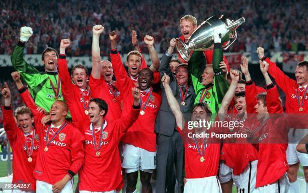 26th MAY 1999, UEFA Champions League Final, Barcelona, Spain, Manchester United 2 v Bayern Munich 1, Manchester United players ecstatic as captain...