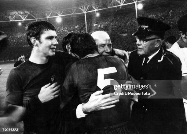 29th MAY 1968, European Cup Final Wembley, London, Manchester United v Benefica , Manchester United's Brian Kidd watches as his manager Matt Busby is...