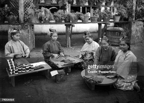 Ponting in Asia 1900 - 1906, Burma, Burmese girls sitting down making cheroots