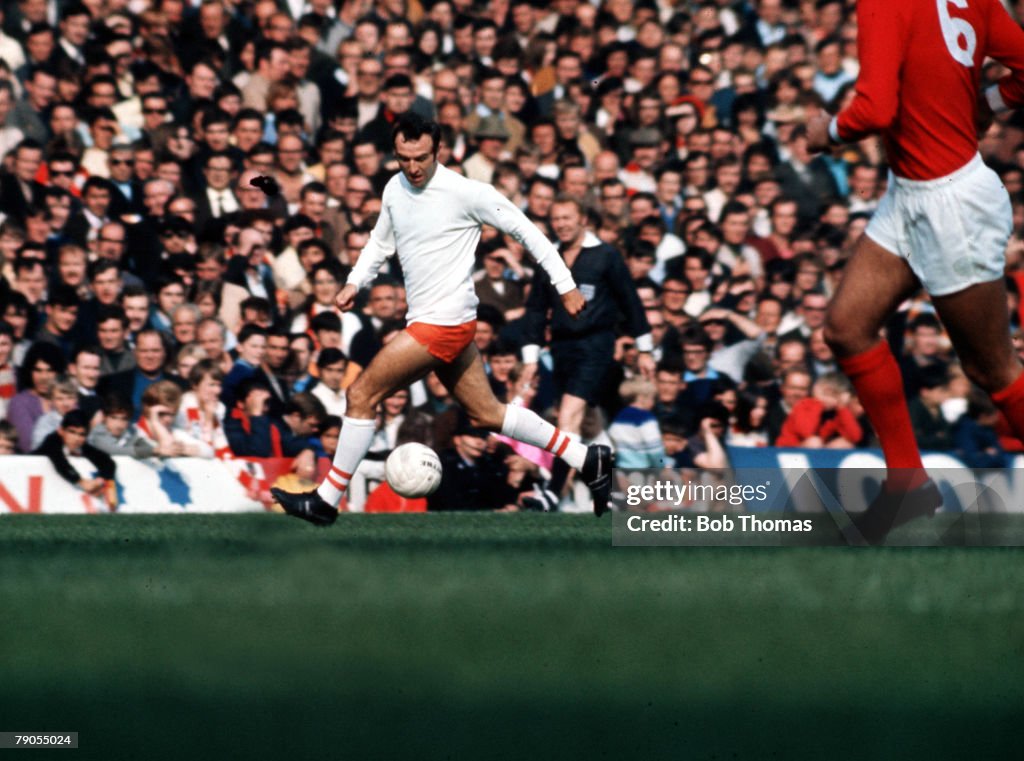 Sport, Football.Jimmy Armfield in action for division 1. side, Blackpool F.C.