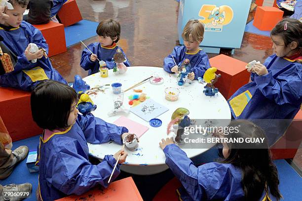 Grandes schtroumpferies pr?vues pour le 50?me anniversaire des Schtroumpfs". Children paint figurines during the celebration of the 50th anniversary...