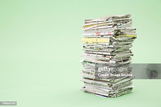 a stack of newspapers - pile of paper stockfoto's en -beelden