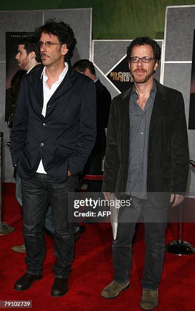 Non, ce pays n'est pas pour le vieil homme": les fr?res Coen nostalgiques Picture dated 04 November 2007 of Filmmakers Joel and Ethan Coen arriving...