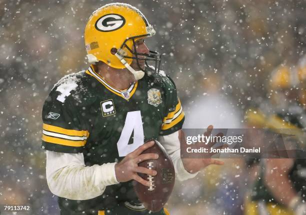 Quarterback Brett Favre of the Green Bay Packers scans the field against the Seattle Seahawks during the NFC divisional playoff game on January 12,...