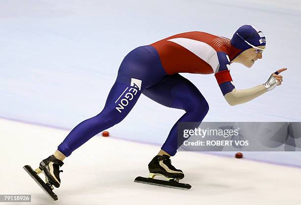 Dutch Ireen Wust powers 19 January 2008 during the 1,000-meter sprint on the first day of the ice skating world championship at Thialf Stadium in...