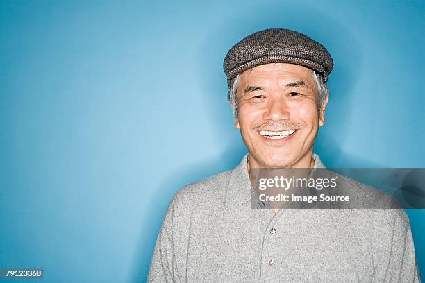 man wearing a flatcap - flat cap 個照片及圖片檔