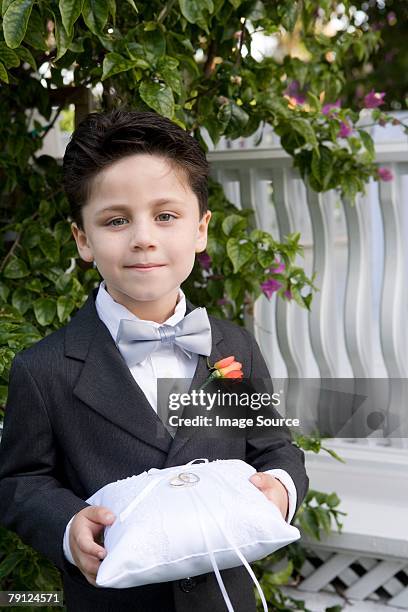 page boy holding wedding rings - pageboy stockfoto's en -beelden