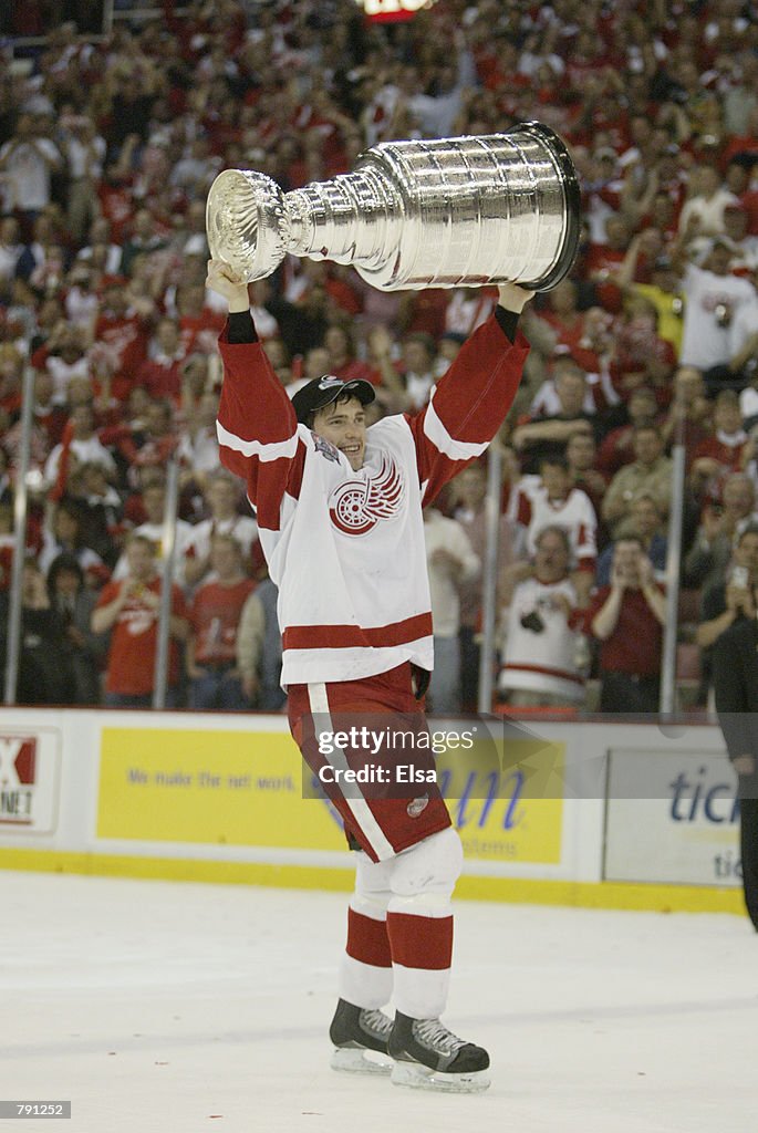 Hurricanes v Red Wings