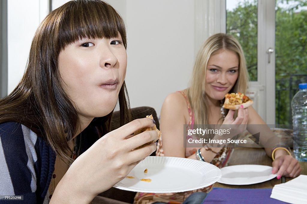 Friends eating pizza