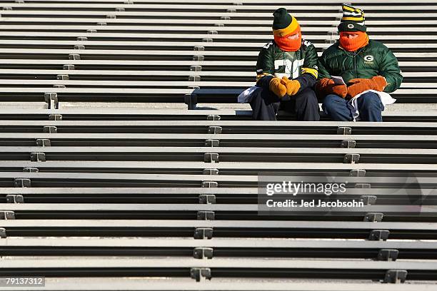 Fans of the Green Bay Packers sit bundled up as they await the start of the NFC championship game against the New York Giants on January 20, 2008 at...