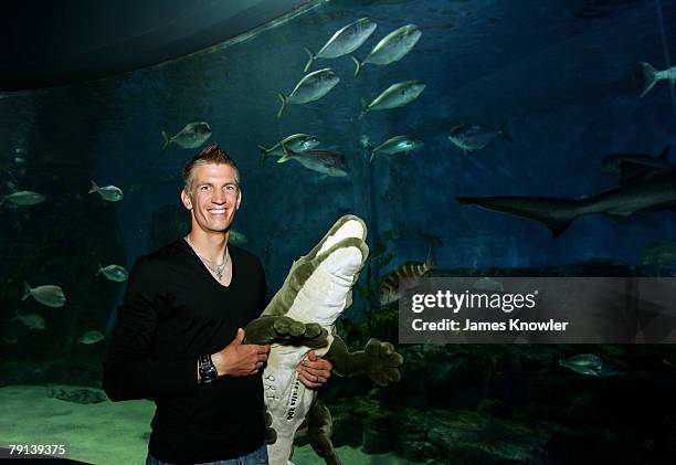 Jarkko Nieminen of Finland visits Melbourne Aquarium on day eight of the Australian Open 2008 on January 21, 2008 in Melbourne, Australia.