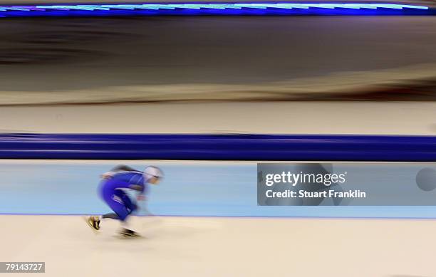 An impression of speed skaters in action during the first day of the World sprint speed skating Championships on January 19, 2008 in Heerenveen,...