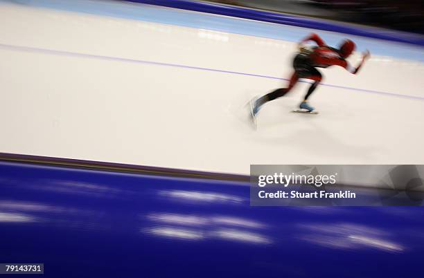 An impression of speed skaters in action during the first day of the World sprint speed skating Championships on January 19, 2008 in Heerenveen,...