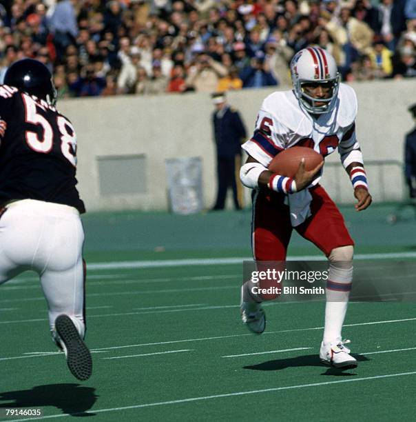 Wide receiver Stanley Morgan of the New England Patriots runs upfield in a 27 to 7 win over the Chicago Bears on October 14, 1979 at Soldier Field in...