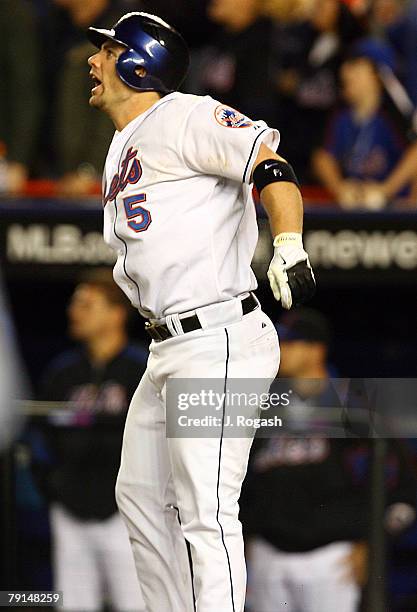 New York Mets batter David Wright connects for a single to knock in the winning run in the ninth inning against the New York Yankees, 7-6, at Shea...