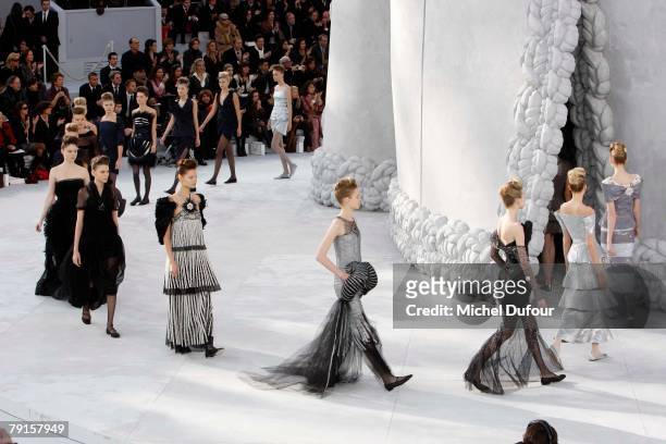 Models walk on the catwalk at the Chanel Fashion show, during Paris Fashion Week Spring-Summer 2008 at Grand Palais on January 22, 2008 in Paris,...