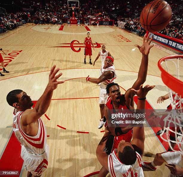 Toronto Raptors Centre 46 Toronto Raptors Center Chuck Hayes Stock Photos, High-Res Pictures ...