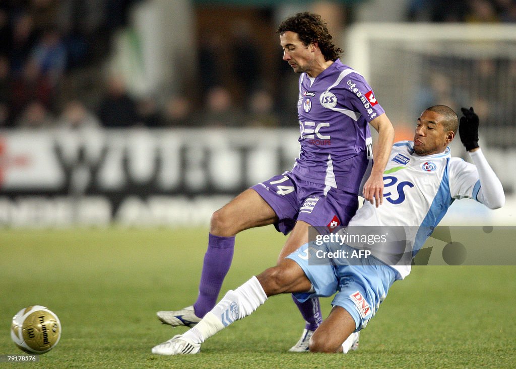 Strasbourg's defender Habib Bellaid (R)