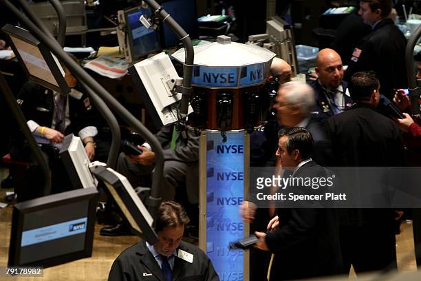 Traders work on the floor of the New York Stock Exchange January 23, 2008 in New York City. The Dow briefly hit positive territory Wednesday, after...