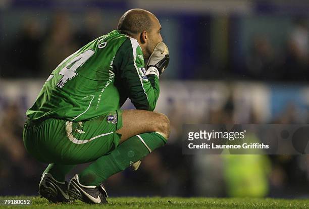 Tim Howard of Everton shows his dispair after the Carling Cup Semi Final Second Leg match between Everton and Chelsea at Goodison Park on January 23,...