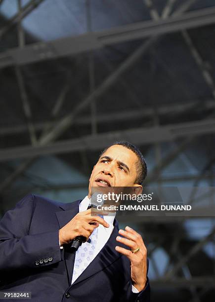 Democratic presidential candidate Barack Obama addresses supporters during a rally at Dillon High School in Dillon, South Carolina, 23 January 2008....