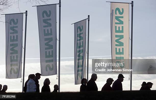 Shareholders of Siemens global powerhouse in electronics and electrical engineering, arrive for the annual shareholder meeting at Olympiahalle on...