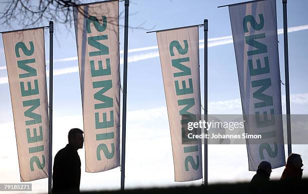 Shareholders of Siemens global powerhouse in electronics and electrical engineering arrive for the annual shareholder meeting at Olympiahalle on...