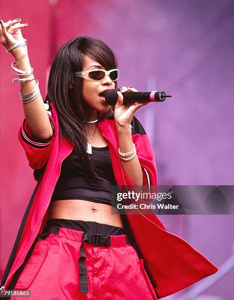 Aaliyah Rapper Aaliyah In Concert Photos and Premium High Res Pictures - Getty Images