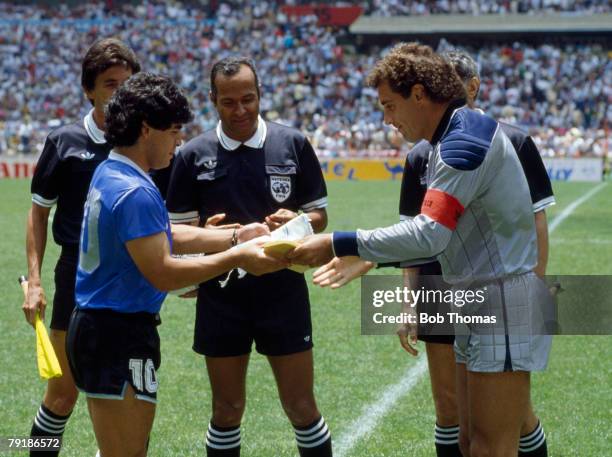 Argentina's captain Diego Maradona exchanges pennants with England captain Peter Shilton prior to their World Cup Quarter Final match, Mexico City,...