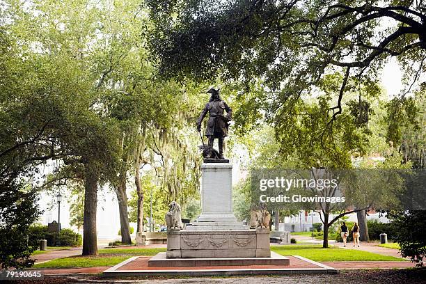 statue in a park, james edward oglethorpe monument, chippewa square, savannah, georgia, usa - savannah georgia fotografías e imágenes de stock