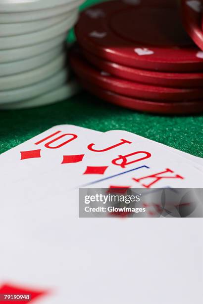 close-up of the poker of diamonds with stacks of gambling chips on a gambling table - karokönig stock-fotos und bilder