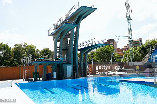 diving platform at a swimming pool - diving platform fotografías e imágenes de stock