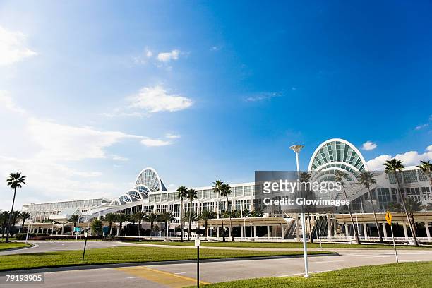 walkway in front of a building, orlando, florida, usa - orlando florida stock pictures, royalty-free photos & images