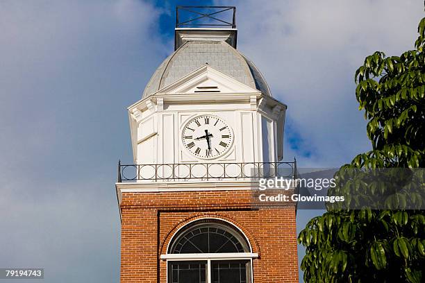 low angle view of monroe county courthouse in key west, florida, usa - monroe county florida stockfoto's en -beelden