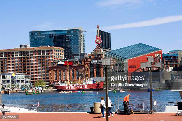 buildings at the waterfront, national aquarium, inner harbor, baltimore, maryland, usa - baltimore maryland photos et images de collection