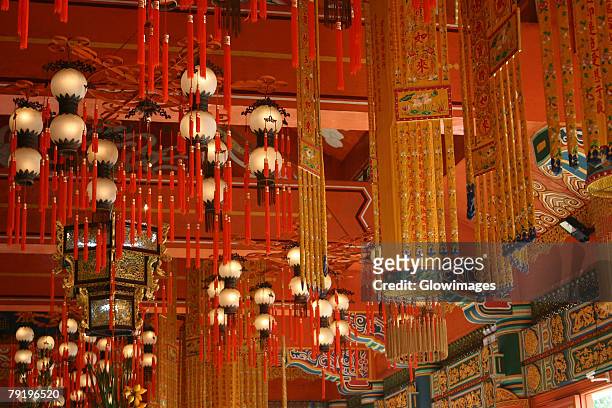 interiors of a temple, po lin monastery, ngong ping, lantau, hong kong, china - mosteiro de po lin imagens e fotografias de stock