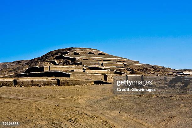 old ruins on a mountain, cahuachi, nazca, ica region, peru - nazca stock-fotos und bilder