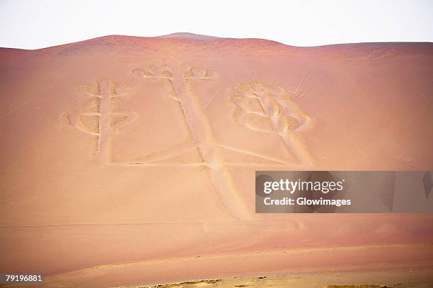 high angle view of nazca lines making a shape of candlestick holder, paracas peninsula, paracas national reserve, paracas, ica region, peru - paracas civilization imagens e fotografias de stock