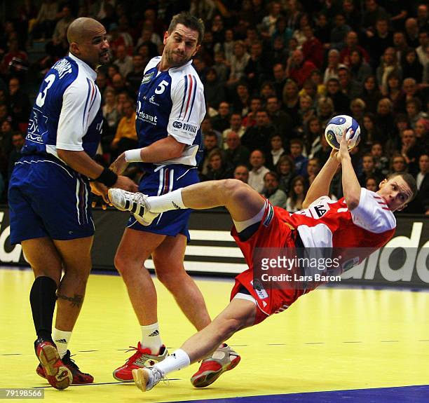 Szabolcs Zubai of Hungary in action with Didier Dinart and Guillaume Gille of France during the Men's Handball European Championship main round Group...