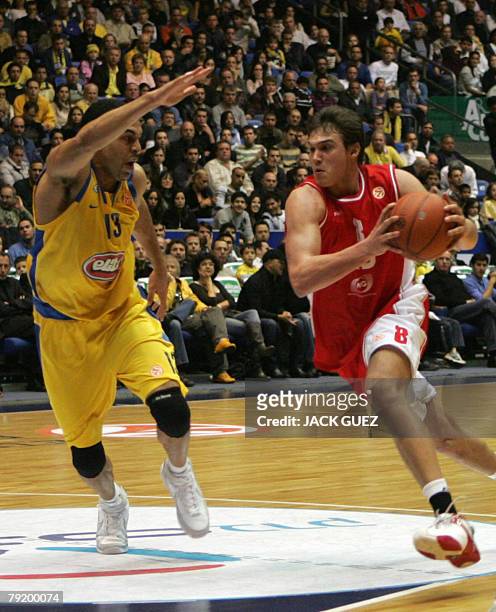 Maccabi Tel Aviv's forward Israeli David Bluthenthal vies with AJ Milan's forward Italian Danilo Gallinari during their Euroleague playoff basketball...