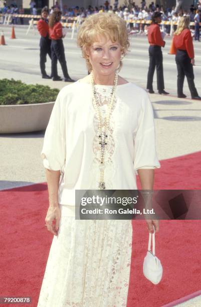 Actress Lois Nettleton attends the 39th Annual Primetime Emmy Awards on September 20, 1987 at Pasadena Civic Auditorium in Pasadena, California.