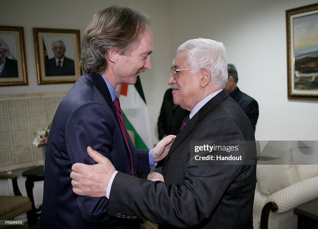 Palestinian President Meets UN Representative to Southern Lebanon