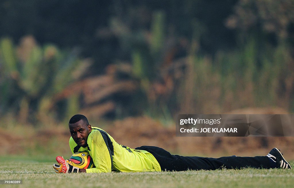 Sudan's goalie Abdalla Elmuez Muhgoub ta