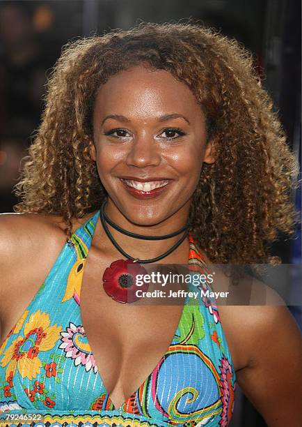 Rachel True