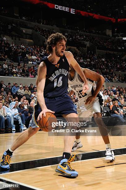 Pau Gasol of the Memphis Grizzlies drives against the San Antonio Spurs during the game at the AT&T Center on December 30, 2007 in San Antonio,...